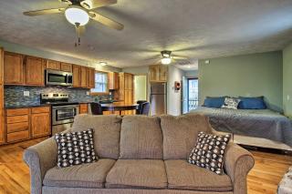 Stockton Lake Escape with Kitchen, Half Mile to Lake - Stockton - 7