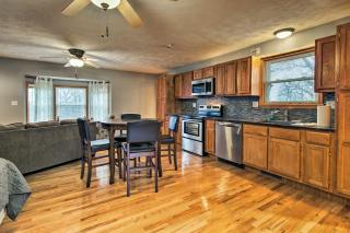 Stockton Lake Escape with Kitchen, Half Mile to Lake - Stockton - 1