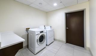 Holiday Inn Express Hotel and Suites Bastrop by IHG - 4