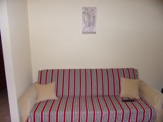 George's Apartment - Ipsos - 2