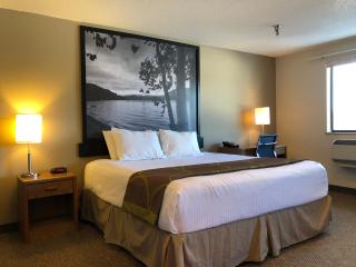 Super 8 by Wyndham Salmon Arm - 4