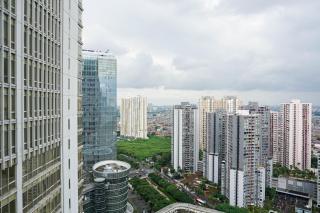 Comfortable Deluxe 2BR at The Empyreal Condominium Epicentrum Apartment By Travelio - 3