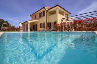 Complex of 2 villas Banjole Aurora with 2 private pools for up to 20 persons only 200m from the beach - WiiBuk - 0