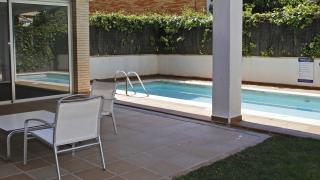 AT067 A pocos metros de la playa, muy bien equipado y con piscina - 9