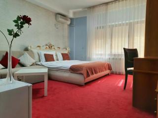 Hotel Aristocrat & Fish Restaurant - 1