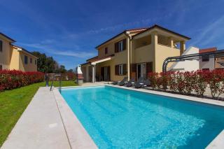 Complex of 2 villas Olivia-Aurora with 2 private pools for up to 20 persons only 200m from the beach - Banjole - 0