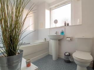 Bright & Spacious 4BD Suburban Home - Edimburgo - 9