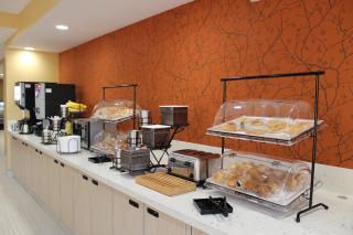 Best Western Plus Fresno Airport Hotel - 5