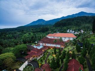 Royal Hotel and Villas Trawas - Trawas - 9