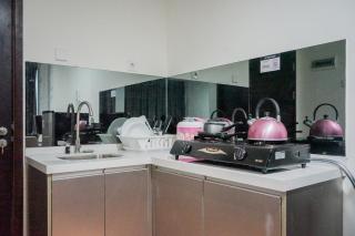 Compact and Cozy Studio at Brooklyn Alam Sutera Apartment By Travelio - Dongkal Dua - 2