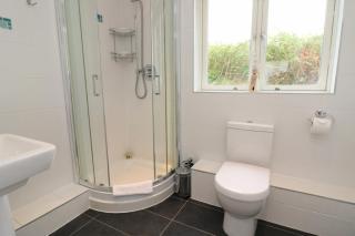 BY THE BEACH, spacious, garden & parking - Saint Merryn - 2