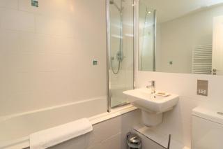 BY THE BEACH, spacious, garden & parking - Saint Merryn - 1