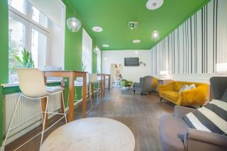 Dizzy Daisy Hostel - 0