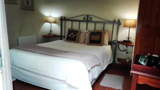 The Riverhouse Guesthouse - 4
