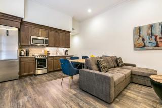 1 and 2 BR Private Condos Steps Away From French Quarter - New Orleans - 4