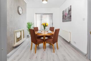 Superb Spacious House For Contractors & Families & Private Parking By Liverpool Short Stay - 3