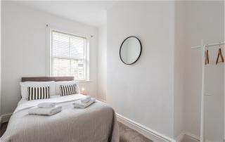 Perfectly Located 4 Storey Townhouse With 2 Parking Spaces In Central Harrogate - 3