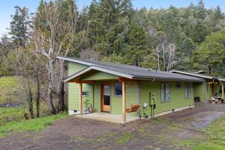 2 Bed 1 Bath Vacation home in Gold Beach - Gold Beach - 0