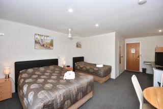 Inglewood Motel and Caravan Park Victoria - 1