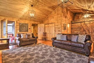 Spacious Gatlinburg Cabin with Hot Tub and Game Room! - Gatlinburg - 9