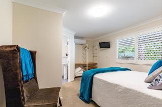 Woodford Gardens - Woodford - 3