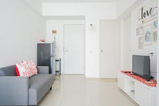 Comfy and Modern 2BR Apartment at Aeropolis Residence By Travelio - Tangerang - 3
