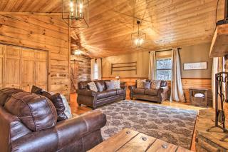 Spacious Gatlinburg Cabin with Hot Tub and Game Room! - Gatlinburg - 2