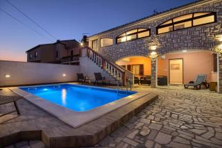 Wonderful villa Dvori with private pool for 12 persons near Pula - Ližnjan - 8