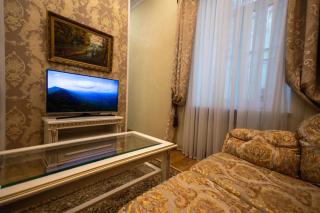 Kyiv Classic Apartment - Kiev - 2