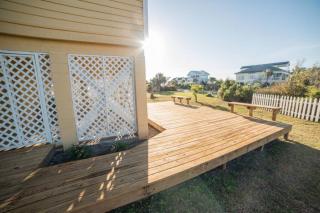 Southern Sunshine! Beach views and steps to the sand, short golf cart ride to the pool. - 2