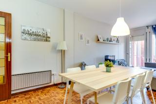 Spacious 4 Bedroom Apartment Fira BCN & Camp Nou - 7
