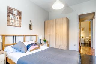 Spacious 4 Bedroom Apartment Fira BCN & Camp Nou - 3
