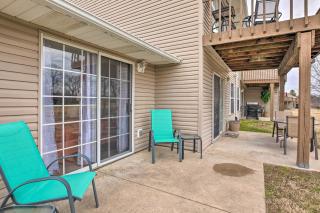 Pool and Dock Access Resort Condo in Branson - Branson - 6