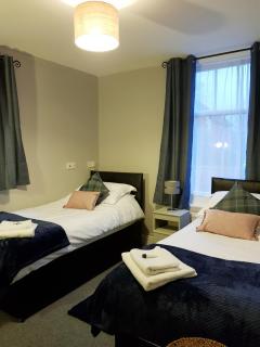 Spacious & Cozy Mid Wales Town Centre Apartment, With Bike Storage - 5