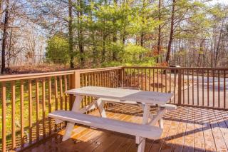 Fox's Den, Hot Tub, 1089 of FREE Attraction tickets for each paid day, Dollywood and More - 5
