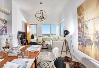 Spacious Mint Luxury Villa access to Private Beach - 0