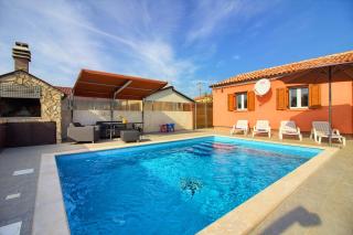 Cozy villa Loborika with private pool near Pula - Loborika - 8