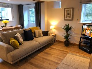 Little Coombe, Bookham Court - 5