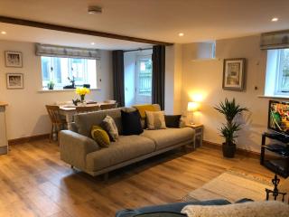 Little Coombe, Bookham Court - 6