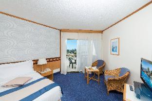 Constantinou Bros Athena Beach Hotel - Paphos - 9