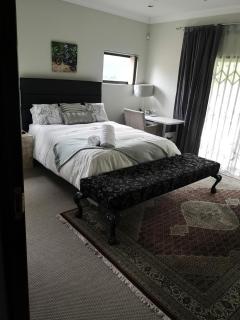 Bristow Luxury Suites With Back Up Power and Free Wi-Fi - Roodepoort - 1