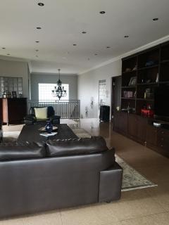 Bristow Luxury Suites With Back Up Power and Free Wi-Fi - Roodepoort - 3