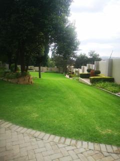 Bristow Luxury Suites With Back Up Power and Free Wi-Fi - Roodepoort - 6