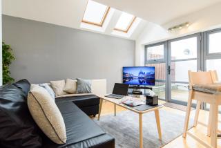 City Retreat, 2 Bed House with Cloudstream Hot Tub - Cardiff - 2