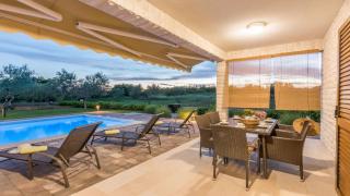 Villa Mia with heated pool, billiards and large garden - by TA Leut Agency - Privlaka - 3