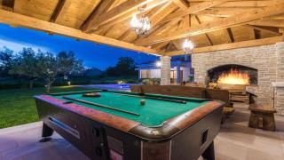 Villa Mia with heated pool, billiards and large garden - by TA Leut Agency - Privlaka - 4