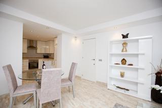R02 Luxury Apartment in Villa with Pool and Garden - Marbella - 4