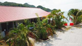 Penarak Bamboo Beach Motel - 0
