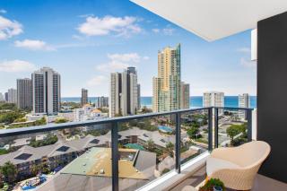 2-Bed Beach Apartment with Pool, Parking & Balcony - Gold Coast - 4