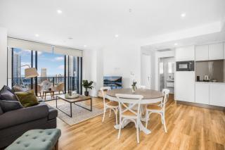 2-Bed Beach Apartment with Pool, Parking & Balcony - Gold Coast - 0